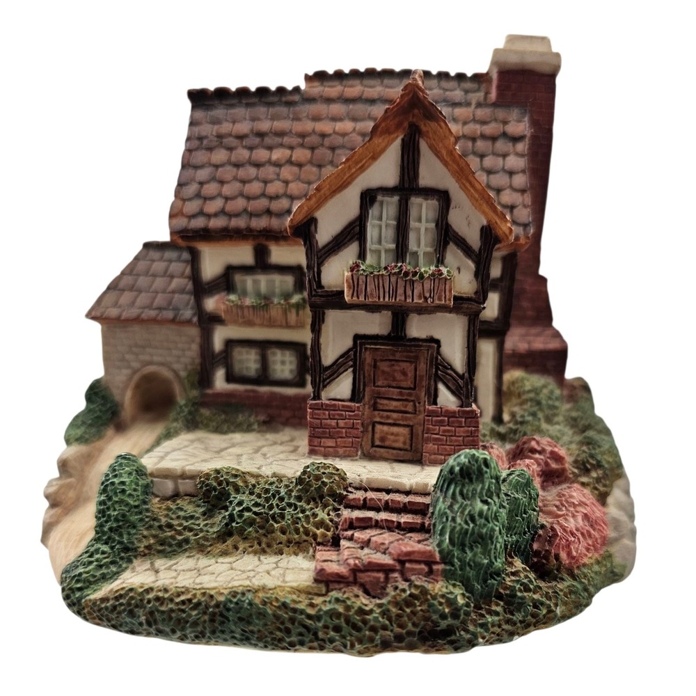 Olde England's Classic Cottages Tudor Hall‎ Figurine English Village Decor
